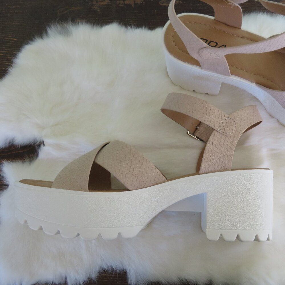 NWOT Soda chunky platform 3" sandals